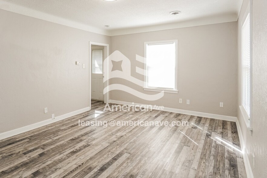 Building Photo - 20 Leander Dr