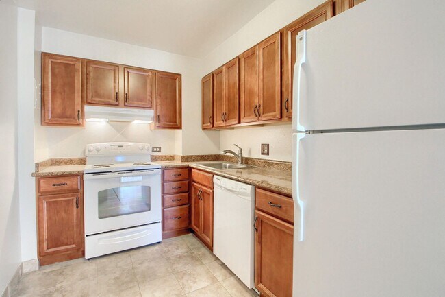 Primary Photo - Gorgeous highrise apartment in Washington ...