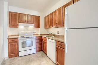Building Photo - Gorgeous highrise apartment in Washington ...