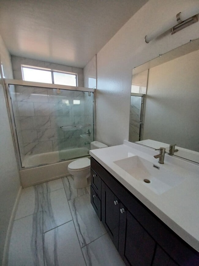 Building Photo - Beautiful 4-Bedroom Home with Spacious Lay...