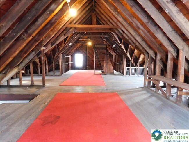 Building Photo - 300 S 9th St