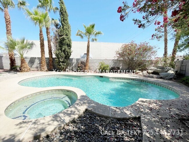 Building Photo - TWO STORY 4 BEDROOM WITH POOL NEAR SPRING ...