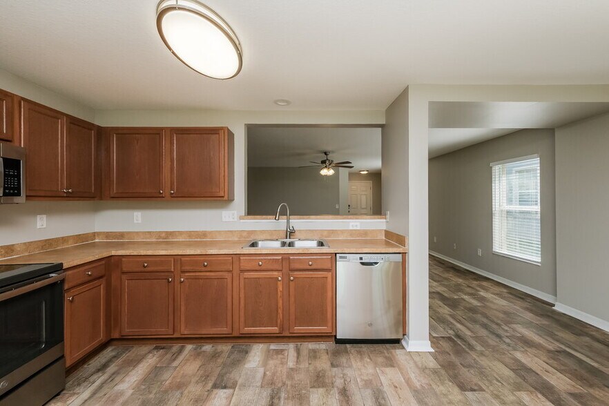 Building Photo - 7406 Bridgeview Dr