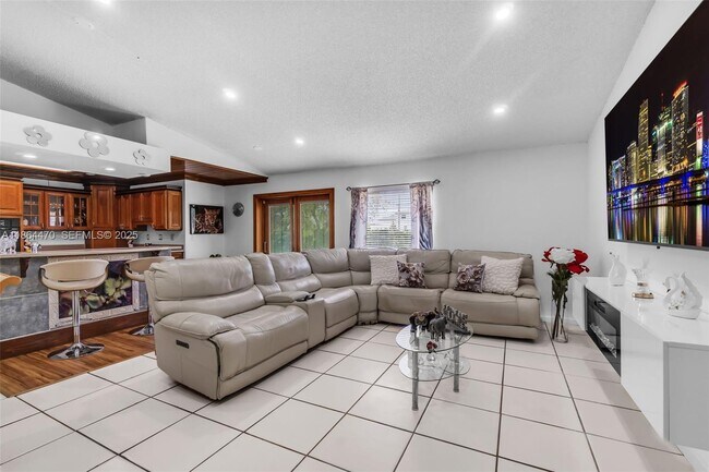 Building Photo - 2590 SE 7th Pl