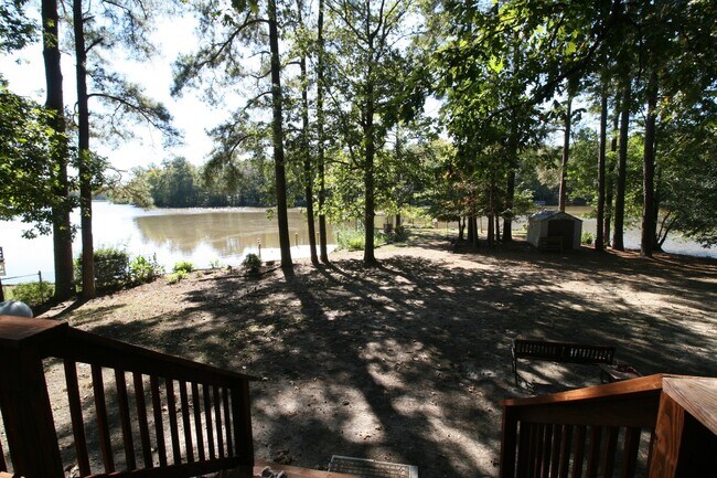 Building Photo - LAKE SHORES