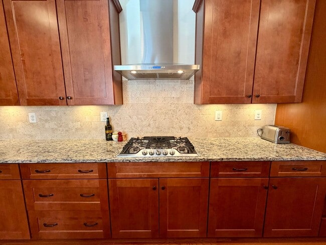 Building Photo - 1539 Barnett St