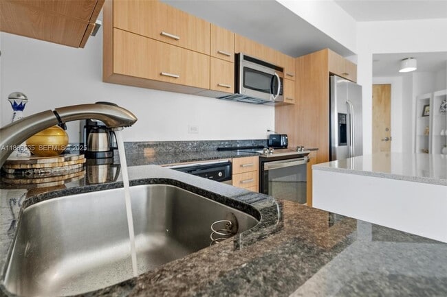 Building Photo - 350 S Miami Ave