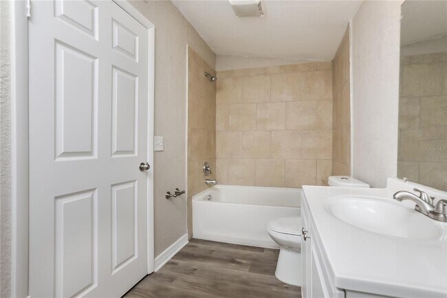 Building Photo - 2428 S Maple Ave