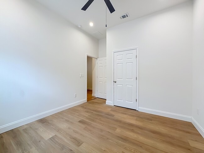 Building Photo - 2250 W 13th St