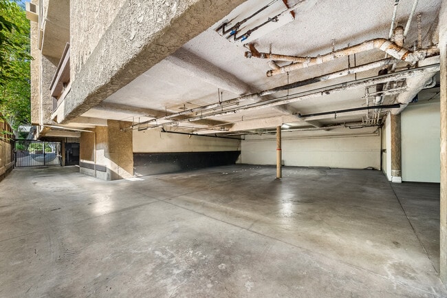 Building Photo - 906 Kings Rd