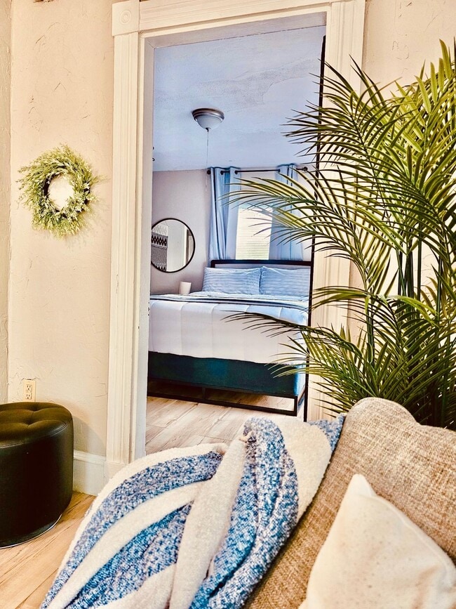 Building Photo - 46 Dillingham St