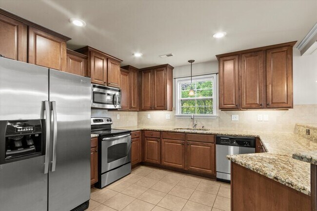 Building Photo - 2525 Millwood Cir SE