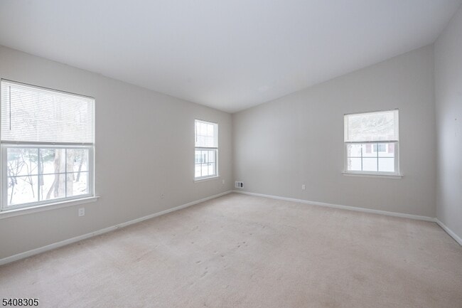 Building Photo - 63 Hickory Way