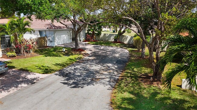Building Photo - 16000 SW 91st Ct