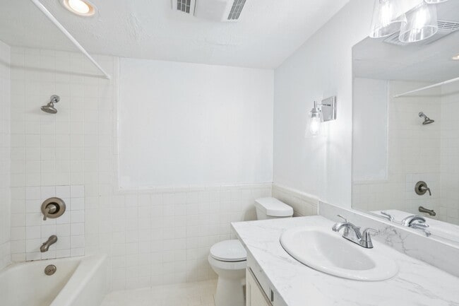 Building Photo - 4016 Willow Ridge Dr
