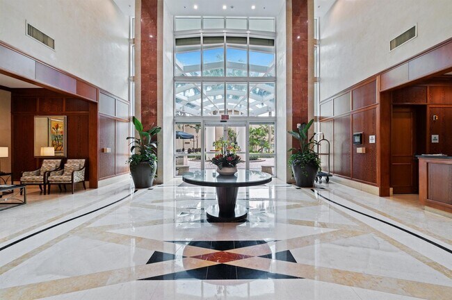 Building Photo - 347 N New River Dr E