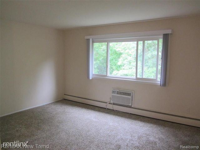 Building Photo - 1 br, 1 bath Condo - 31831 Grand River Ave...