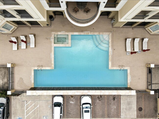 Building Photo - 7575 Kirby Dr