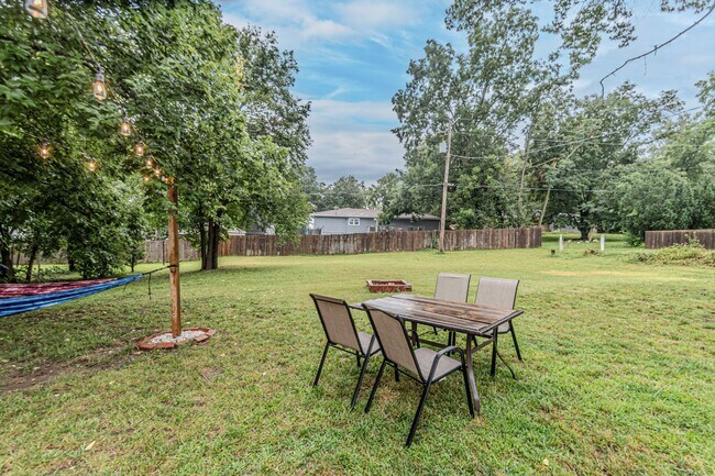 Building Photo - Back porch with a large yard!