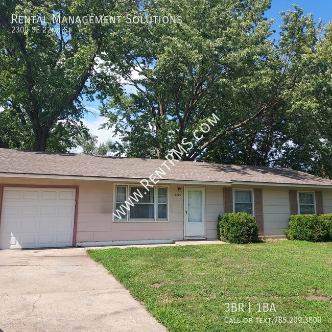 Primary Photo - 2300 SE 22nd St