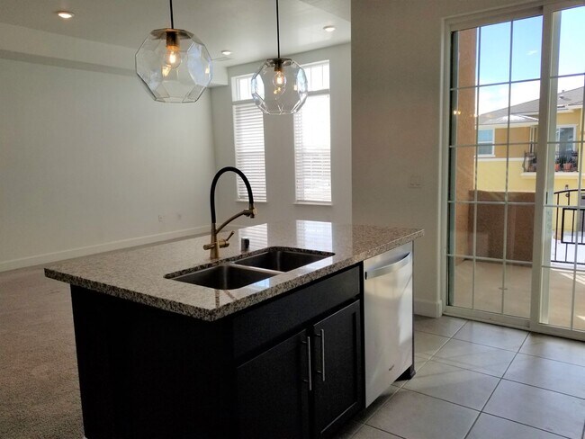 Building Photo - Condo For Rent in Gardnerville