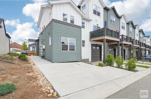 Building Photo - 3550 W 63rd Ave