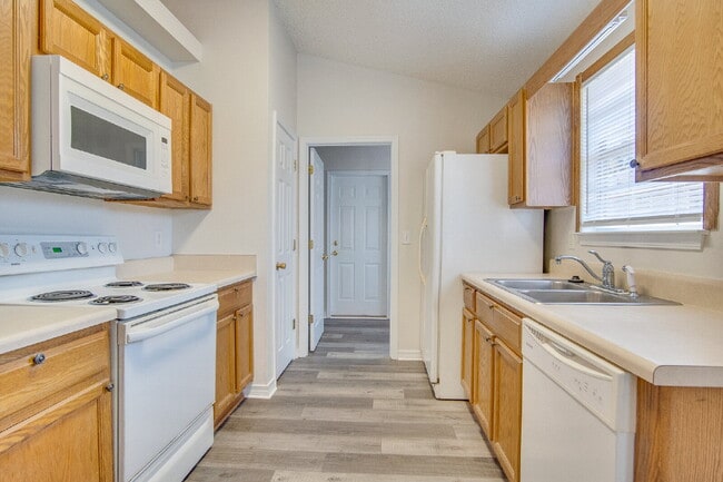 Building Photo - Move In for the Holidays! Lakefront Shadow Lakes Home – $500 Off First Month & ½ Deposit for Mili...