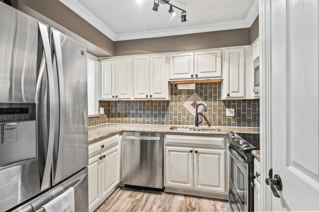 Building Photo - 500 Lake Marina Dr