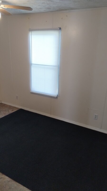 Building Photo - 143 SE Laurence CT