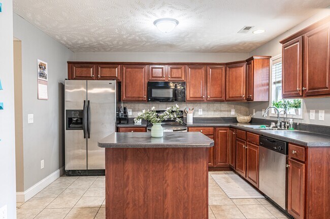 Building Photo - 191 Trenton Pl