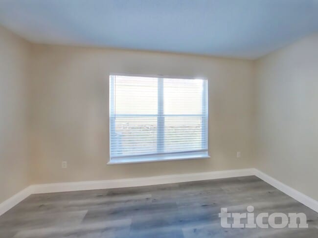 Building Photo - 426 Elgin Blvd