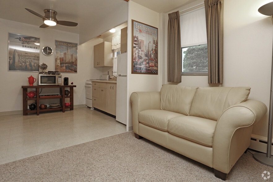Primary Photo - Kenwood Manor Apartments