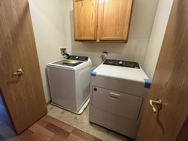 Building Photo - 2936 Deerpath Ln