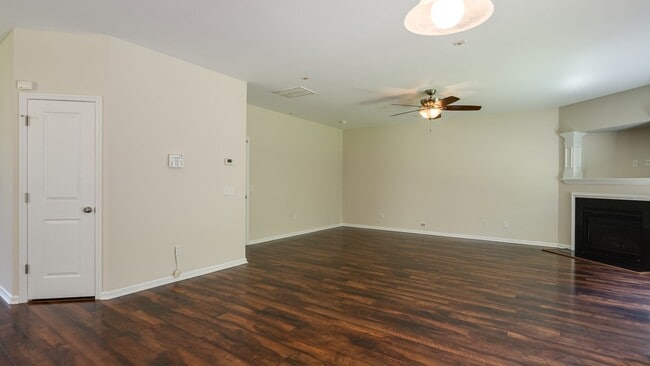 Building Photo - 4 Bedroom 2.5 Bath House in Sophia Landing...