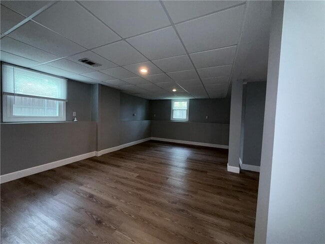 Building Photo - 130 Adelaide Ave