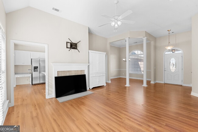 Building Photo - 1811 Old Carriage Trail