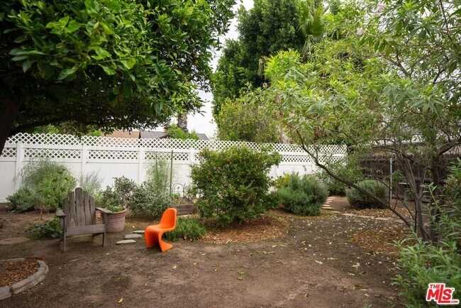 Building Photo - 15915 Wyandotte St