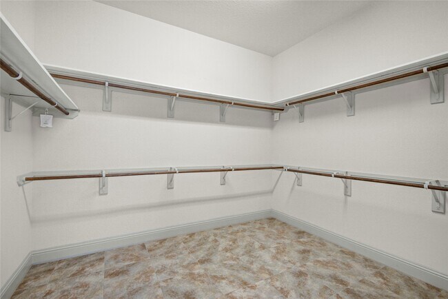 Building Photo - 1644 Longwood Glen Ln