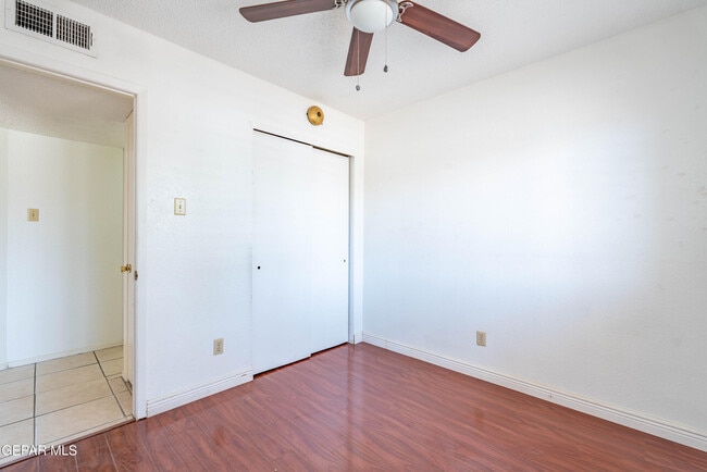 Building Photo - 11516 Meadowbrook Dr