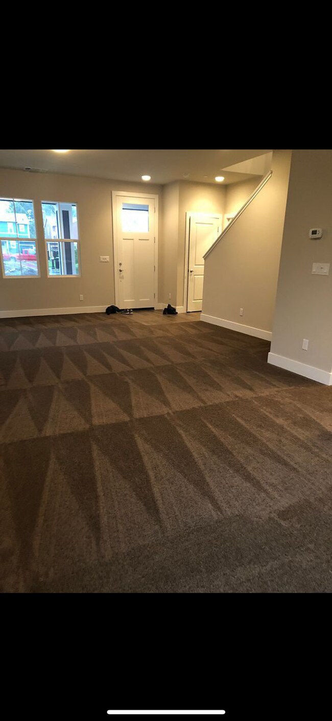 Building Photo - 28 Lipton Way