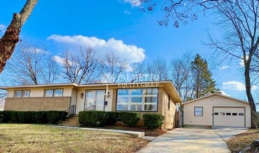 Building Photo - 2601 Dulaire Rd