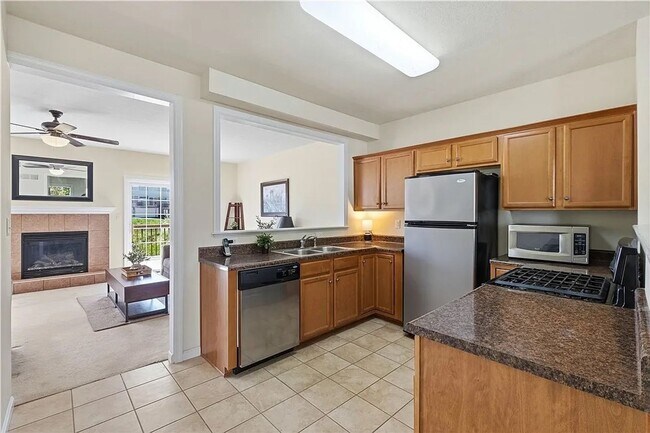 Building Photo - 10565 Cherry Grove Ct