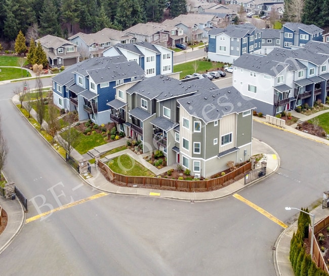 Building Photo - Beautiful 3 Bedroom 2.5 Bathroom Townhouse.