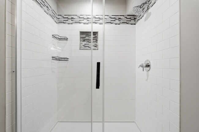 Building Photo - 826 Mentelle Dr NE