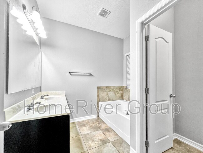 Building Photo - 2830 Moonstone Bend