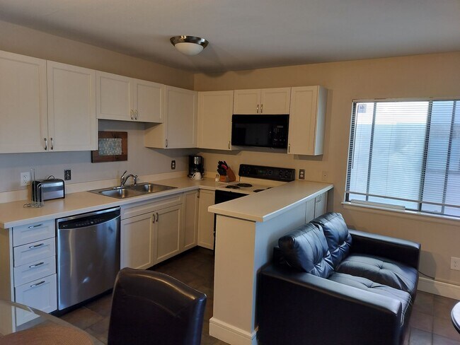 Building Photo - Immediate Move In special- Furnished/Pet friendly/ One bedroom Condo, short term lease of 30 days...