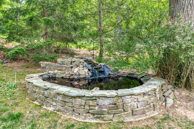Building Photo - 1802 Shelor Ln