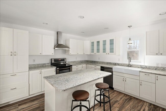 Building Photo - Charming, recently renovated 3-bed, 2.5 bath Ranch for rent in Milford, $2,200/month. Available e...