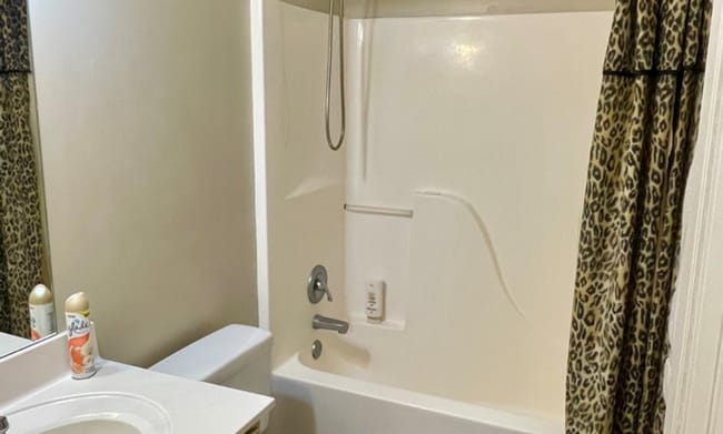 Building Photo - 3 Bed/2 Bath