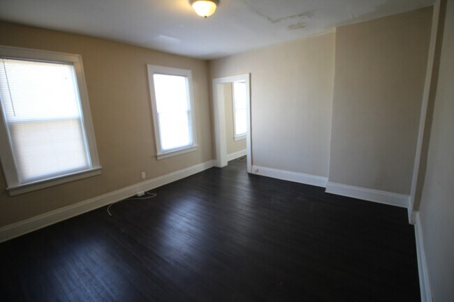 Building Photo - 2 bedroom town-home in Milo-Grogan Neighbo...